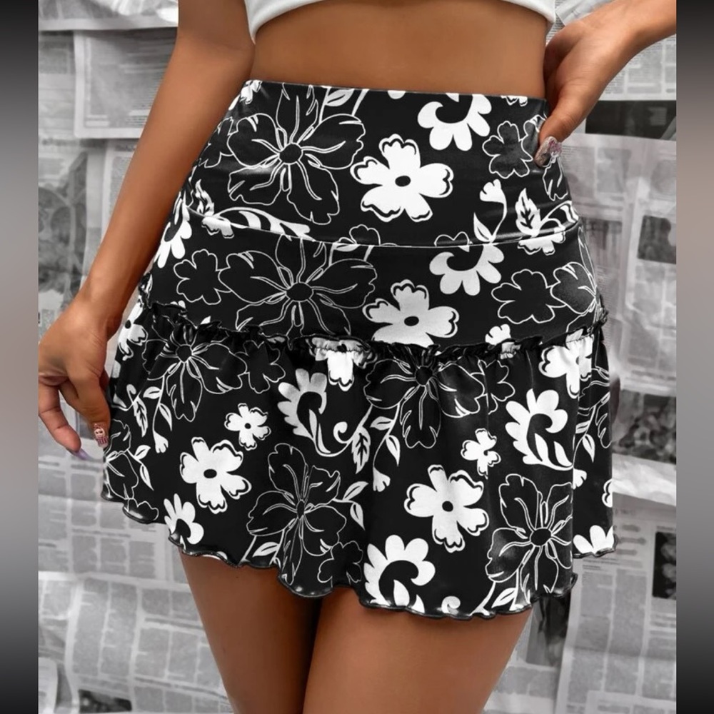 SHEIN ICON 90s Floral Print Ruffle Hem Skirt size Medium